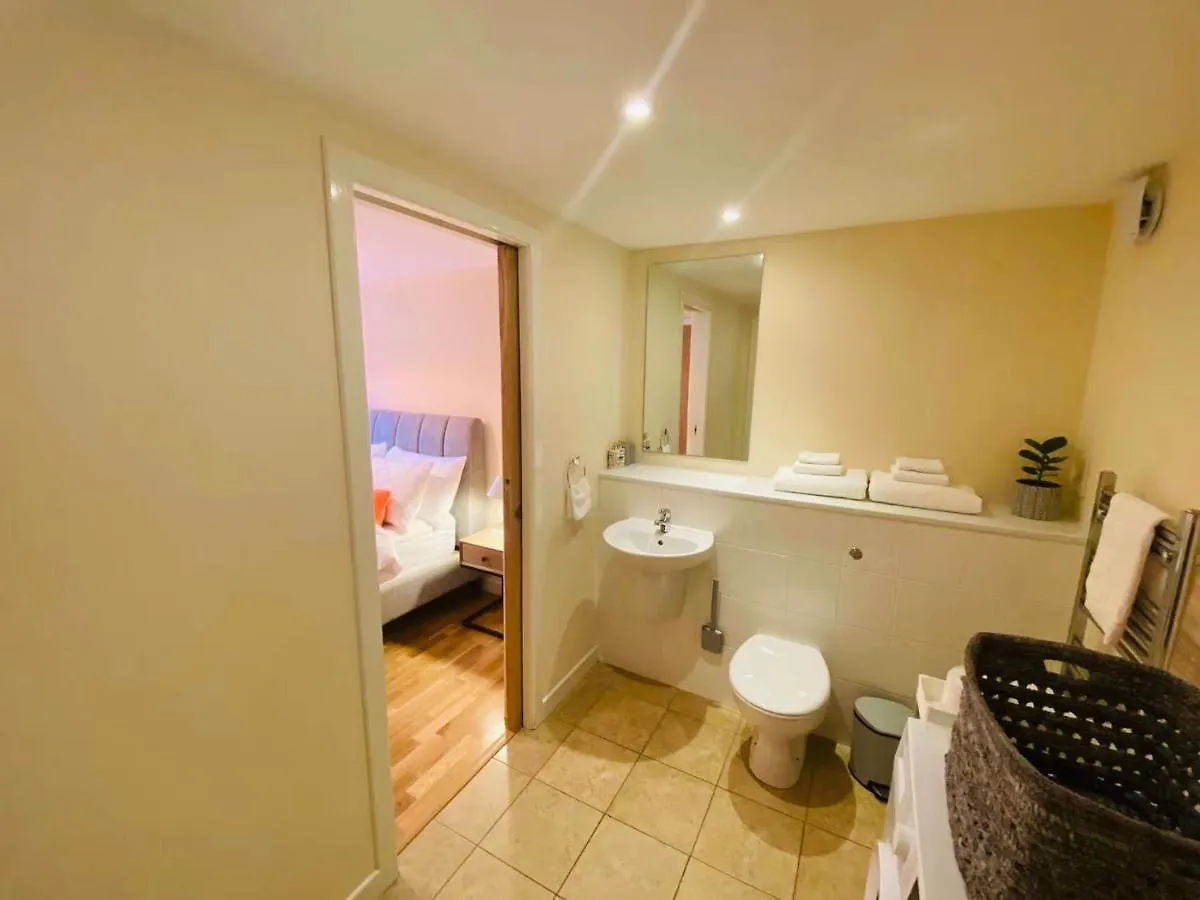 2 Bed 2 Bath With Private Parking Lägenhet Edinburg