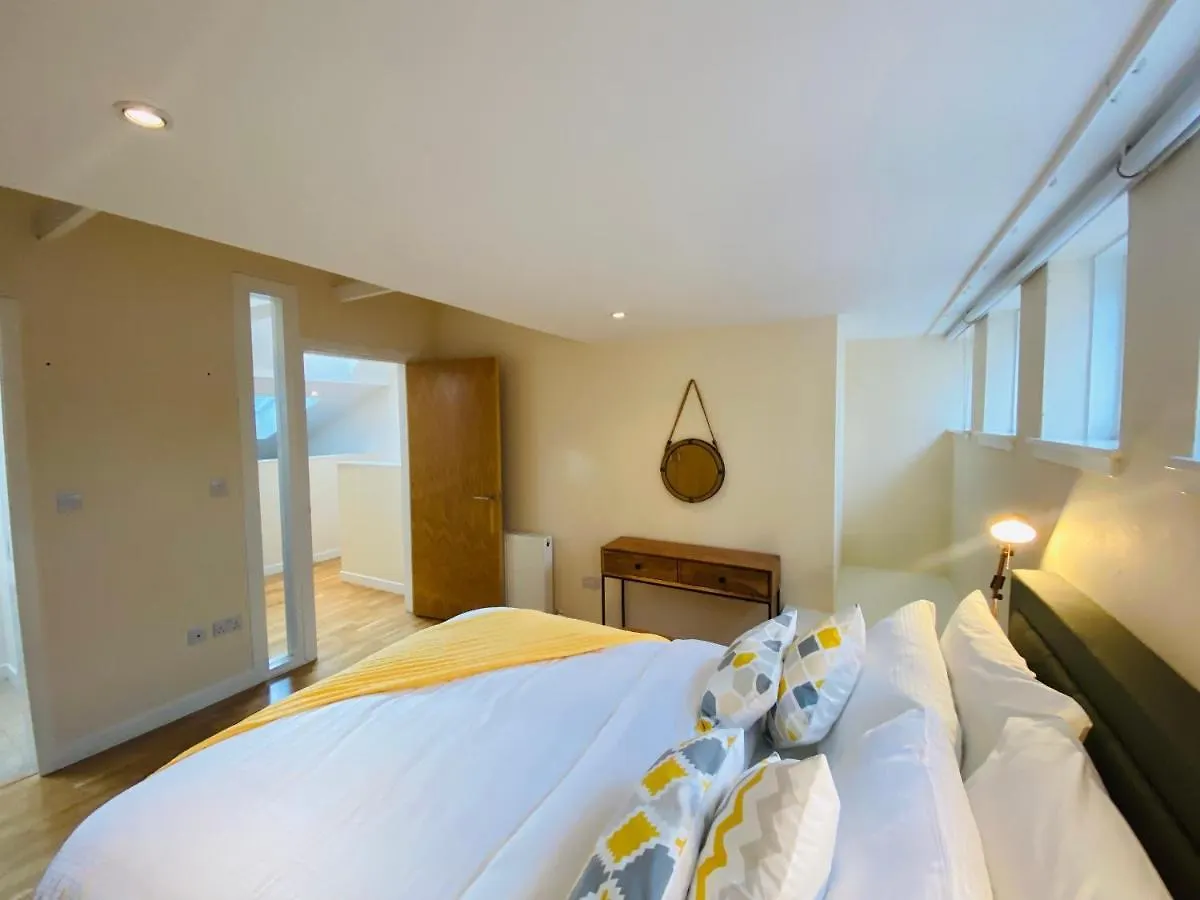 2 Bed 2 Bath With Private Parking Lägenhet Edinburg