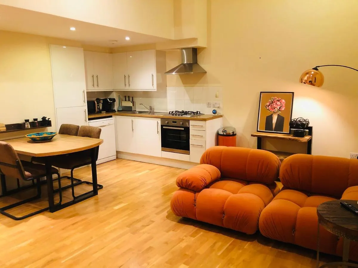 2 Bed 2 Bath With Private Parking Lägenhet Edinburg 0*,  Storbritannien