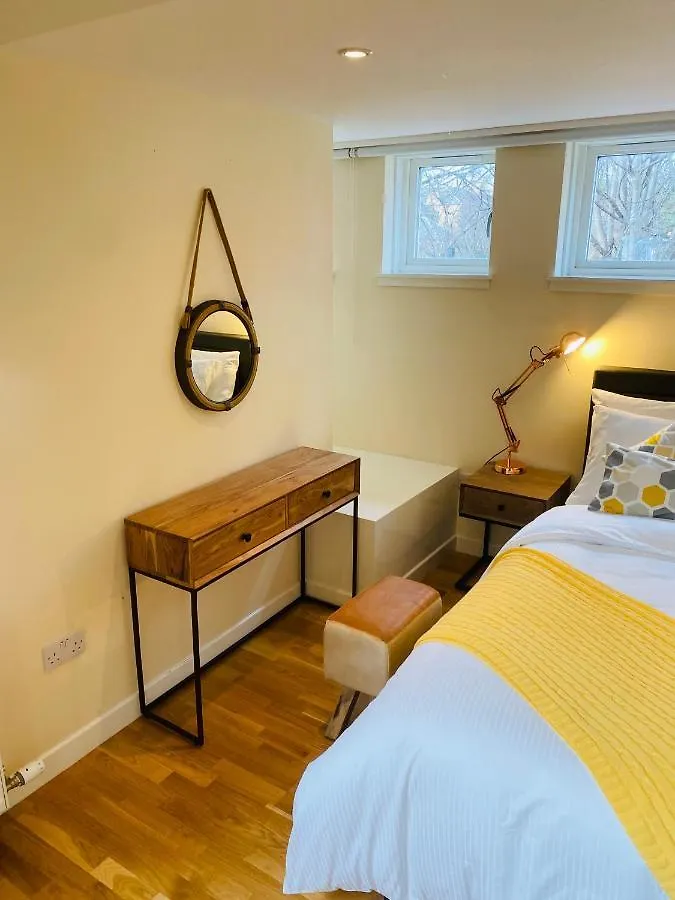 2 Bed 2 Bath With Private Parking Lägenhet Edinburg 0*,