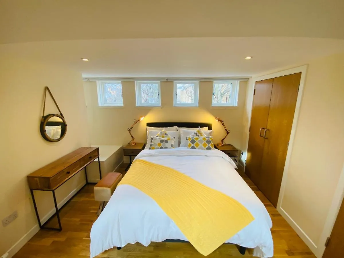 2 Bed 2 Bath With Private Parking Apartment Edinburgh United Kingdom