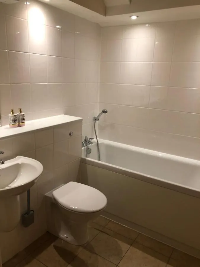 2 Bed 2 Bath With Private Parking Lägenhet Edinburg 0*,  Storbritannien