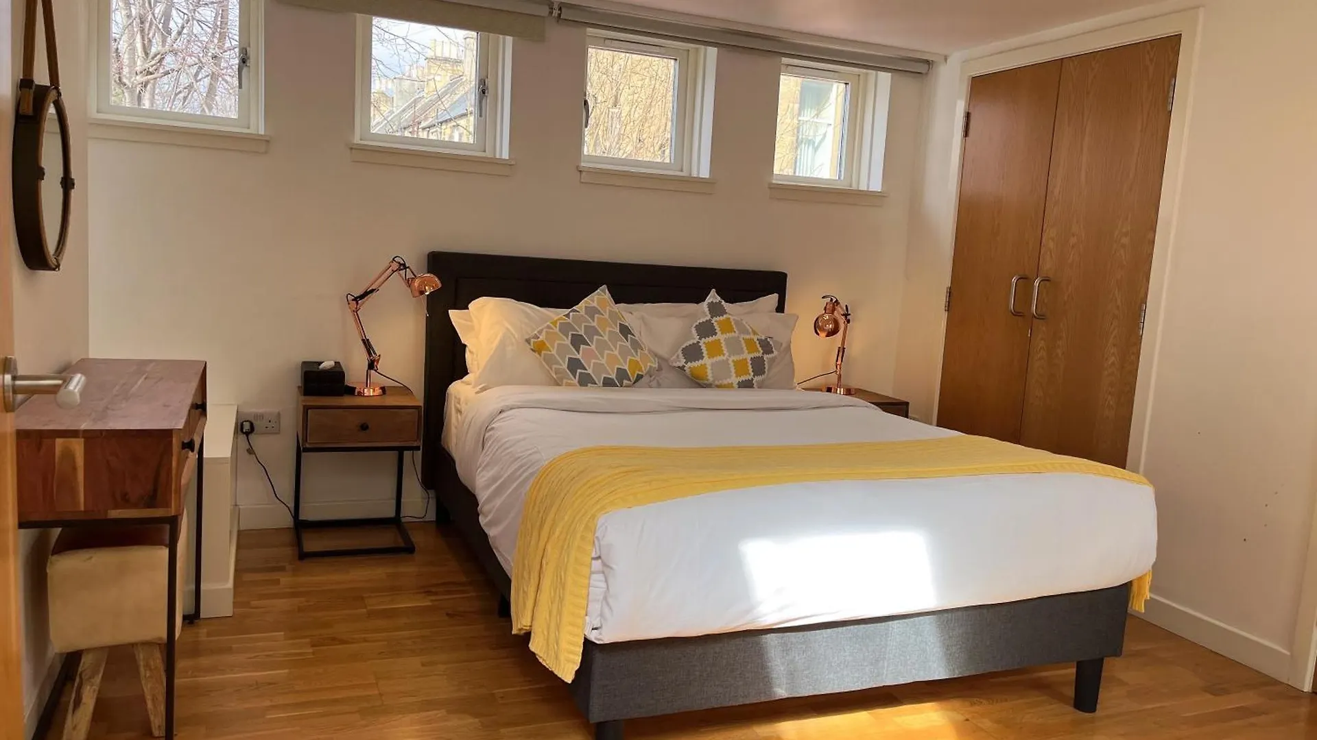 2 Bed 2 Bath With Private Parking Lägenhet Edinburg Storbritannien